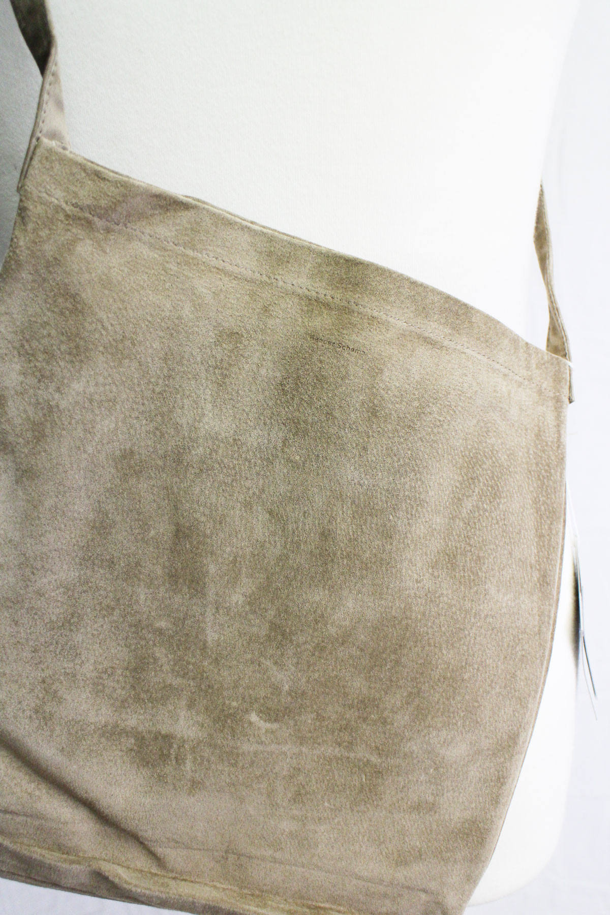 ノンネイティブ　ピッグスエード　ショルダーバッグ ノンネイティブ ピッグスエード ショルダーバッグ - メルカリ