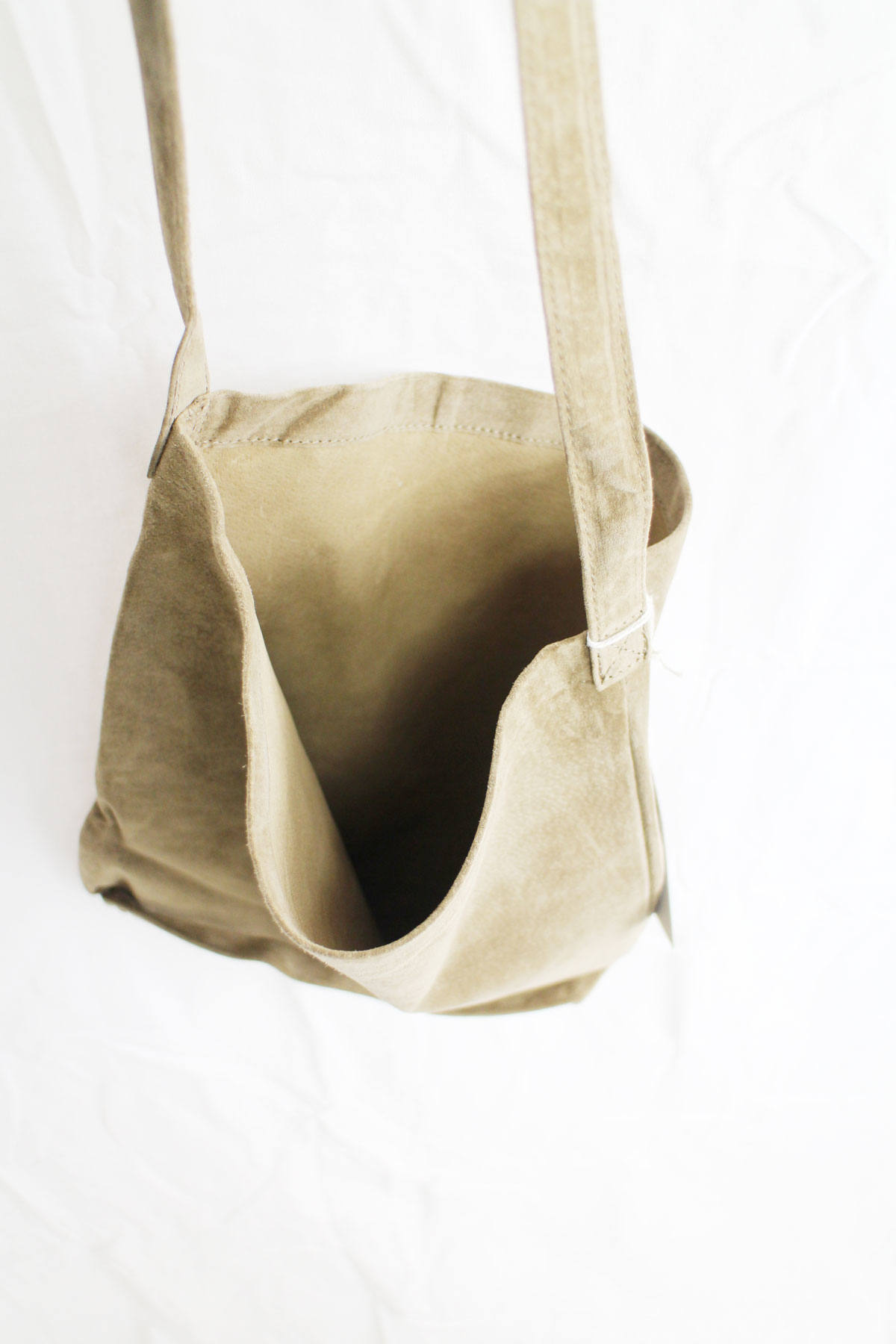 エンダースキーマ　スエード ショルダーバッグ Hender Scheme エンダースキーマ キャンパススエードショルダー